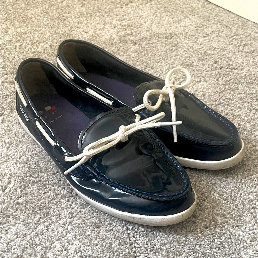 Cole Haan Navy patent leather boat shoes Sz 9 slip on white detail